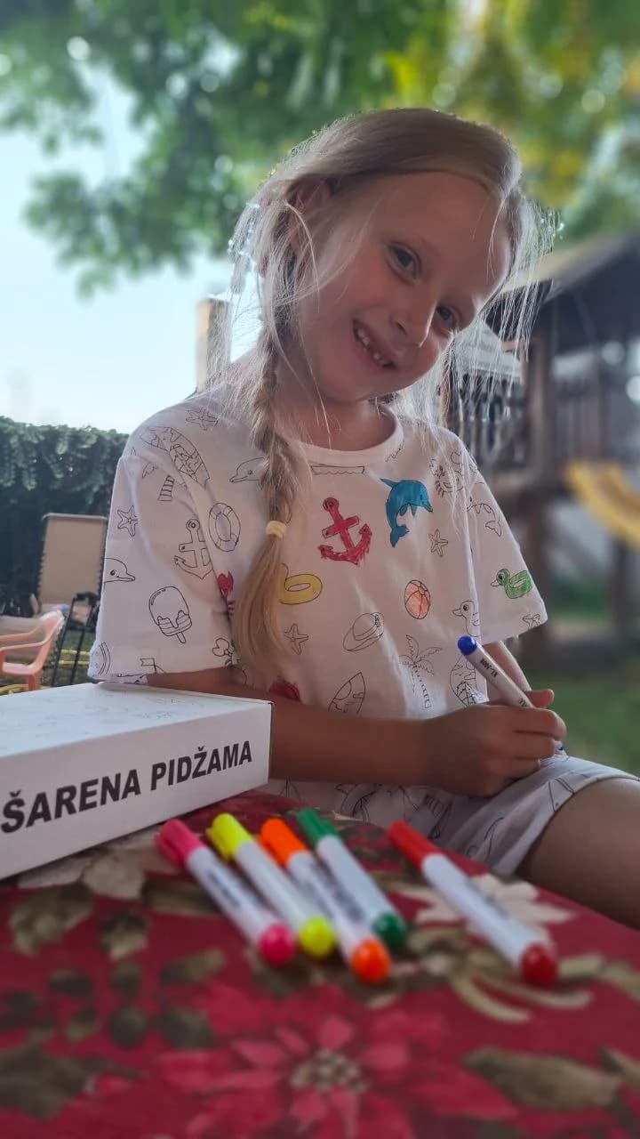 dete u obojenom proizvodu, fotografija 11